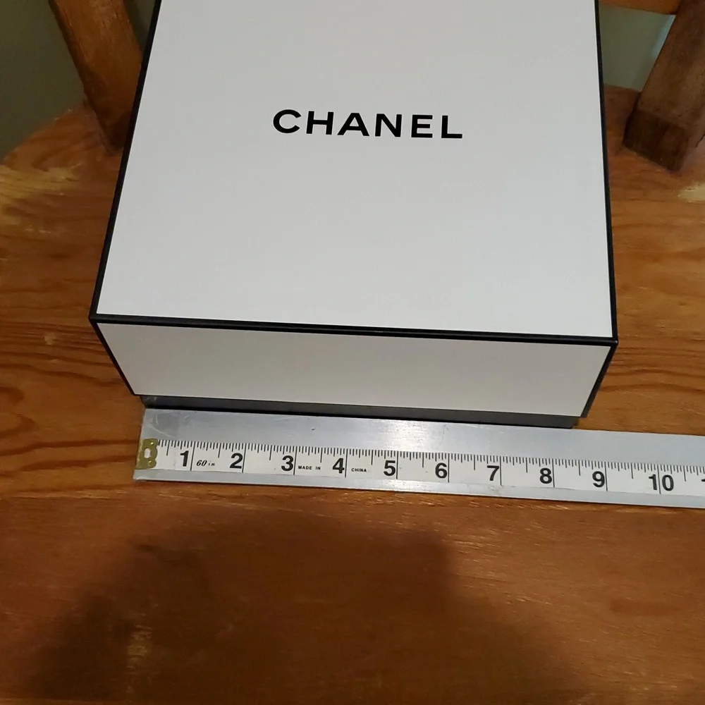 Empty Black and White Chanel Gift Box - Picture 6 of 11